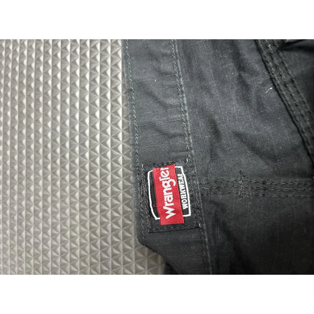 Wrangler Workwear Men's Cargo Shorts Size 42 Black 100% Cotton Utility Pockets